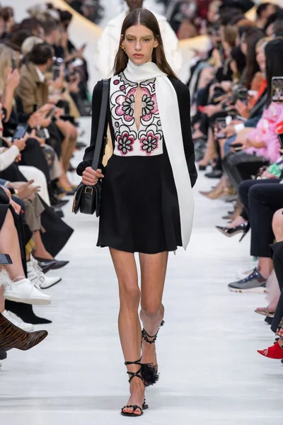 Look 60